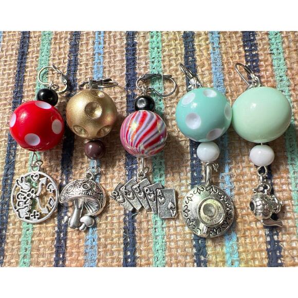 Alice in Wonderland Artisan Set of 5 Bead Dangle Stitch Marker Handmade - Picture 2 of 3